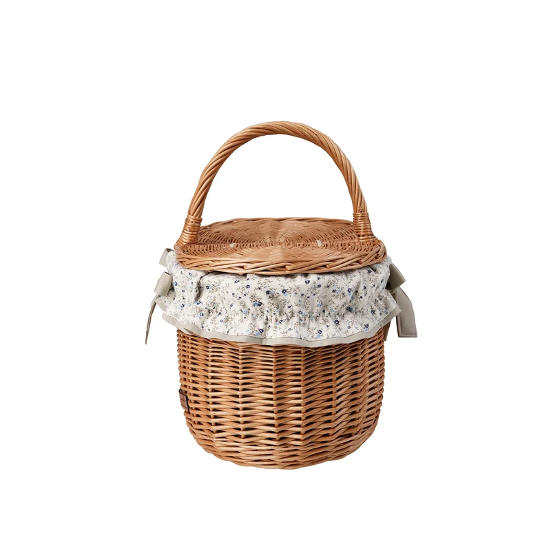 Kastalia wicker picnic basket with beige trim, with lid and handle TheWickerStories