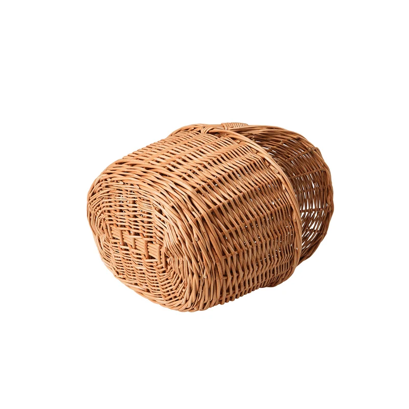 Kastalia wicker picnic basket with lid and handle TheWickerStories