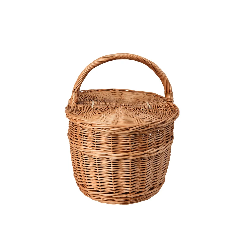 Kastalia wicker picnic basket with lid and handle TheWickerStories