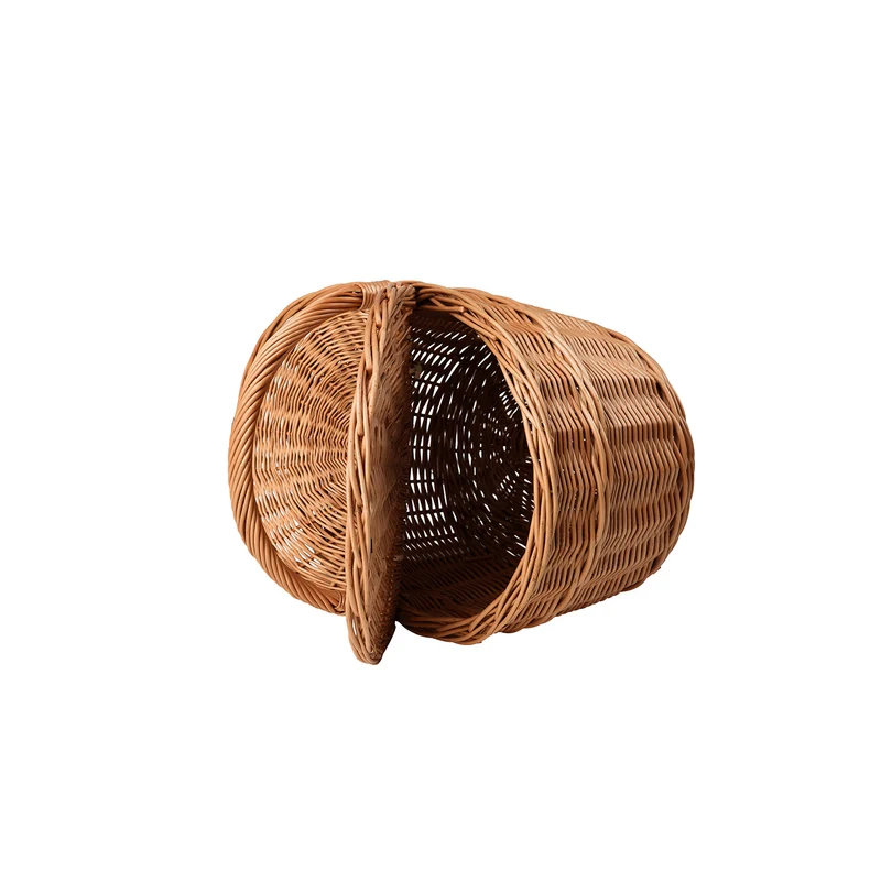 Kastalia wicker picnic basket with lid and handle TheWickerStories