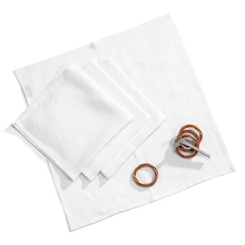 Desayer wicker napkin ring for table with white linen napkins, set of 4. TheWickerStories