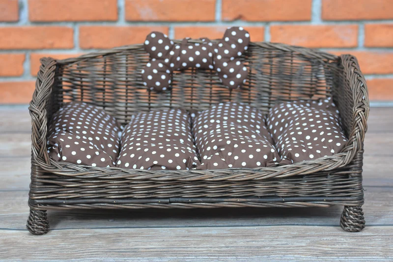 Erivia wicker pet bed for dogs and cats with soft cushion, low entry TheWickerStories