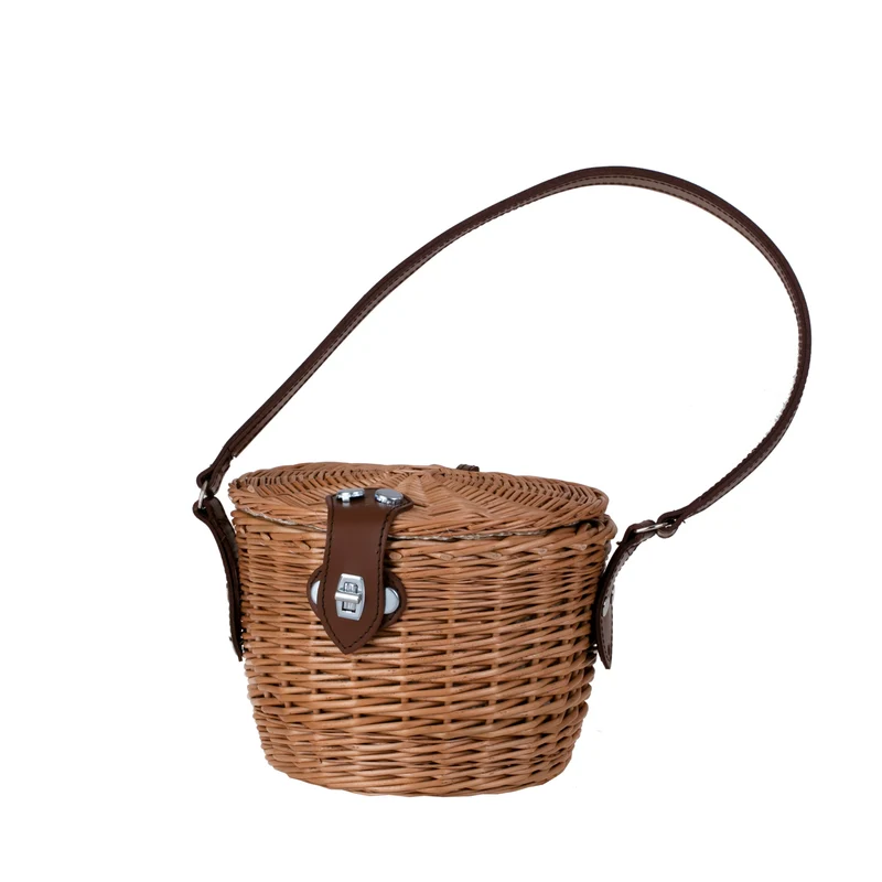 Rivora wicker shoulder bag with lid and leather strap TheWickerStories