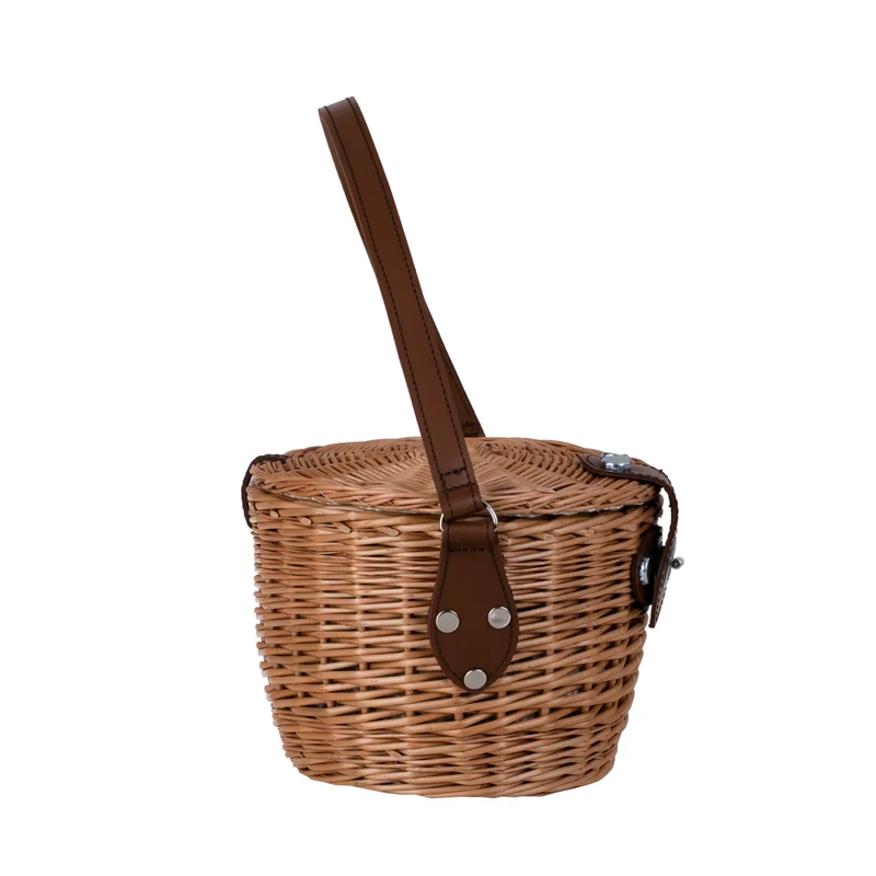 Rivora wicker shoulder bag with lid and leather strap TheWickerStories