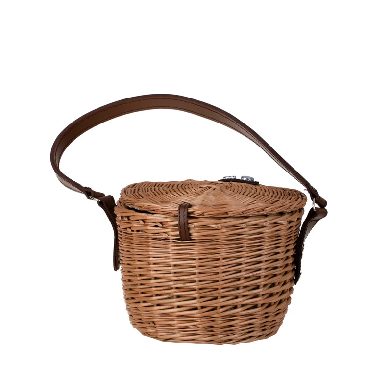 Rivora wicker shoulder bag with lid and leather strap TheWickerStories