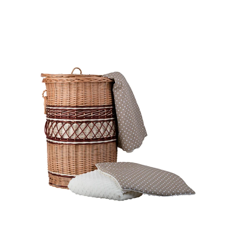 Maravia wicker laundry basket with fabric lining, lid, and handles TheWickerStories
