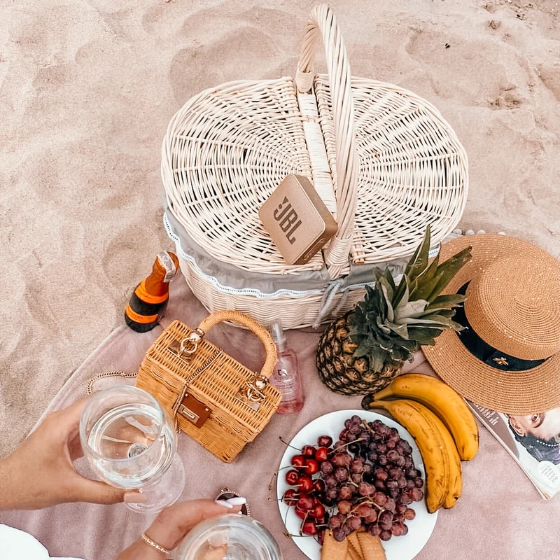 Kastalia wicker picnic basket, shopping basket with handle and lid TheWickerStories