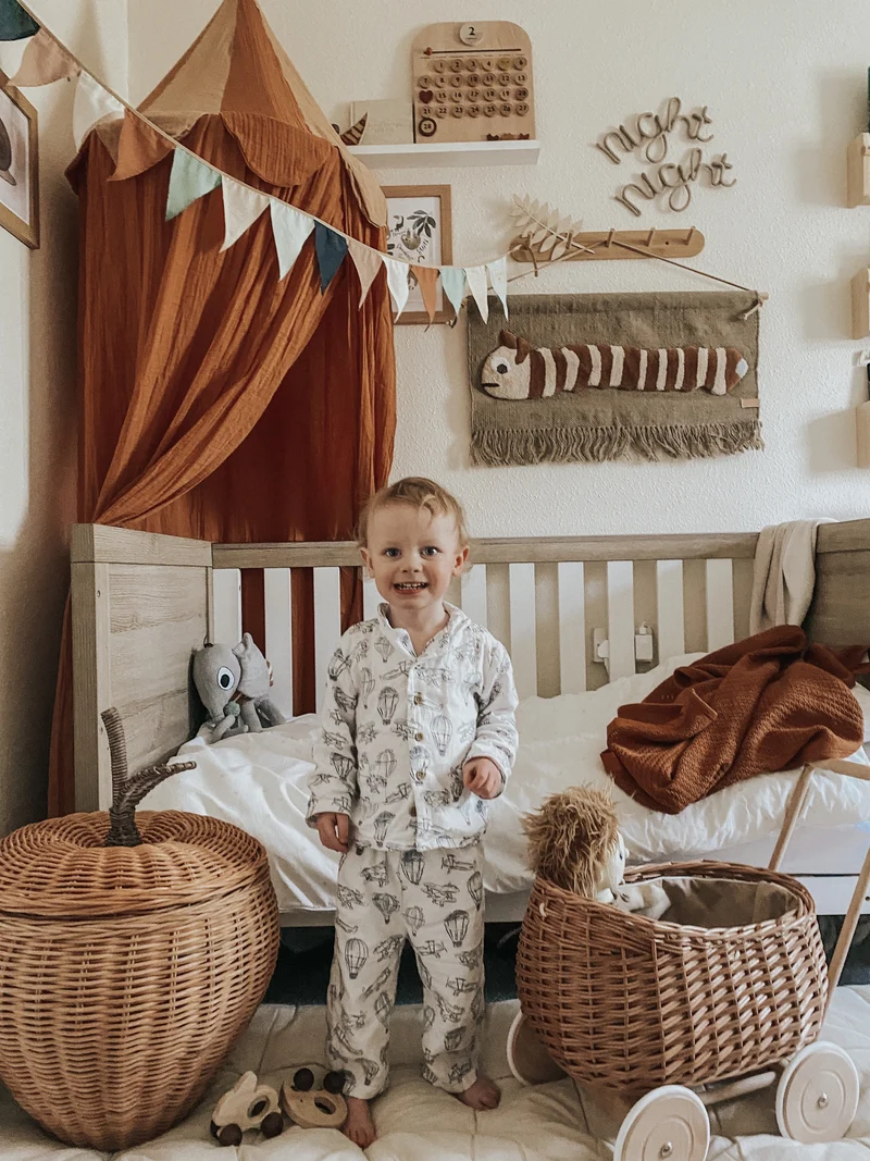 Luke wicker pushcart with beige lining TheWickerStories