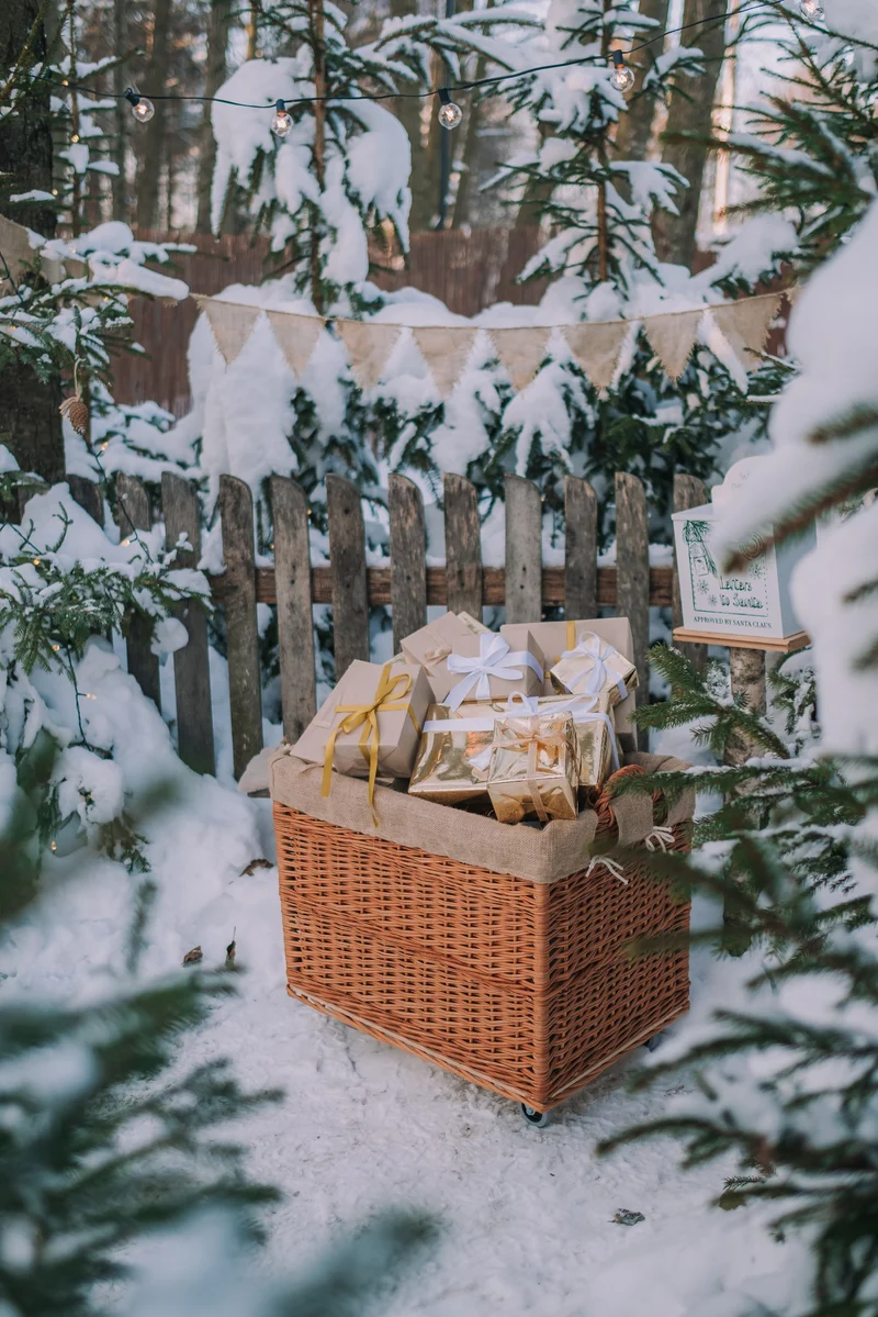 Salux wicker firewood basket with jute lining and wheels TheWickerStories