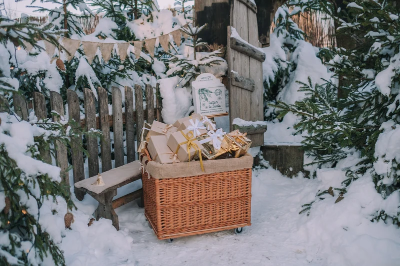 Salux wicker firewood basket with jute lining and wheels TheWickerStories