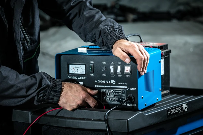 Ładowarka elektroniczna 12-24V, 14-26A