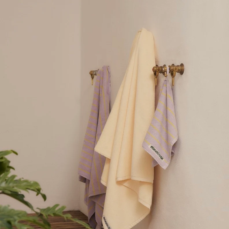 Badetuch “Naram Lilac & Neon Yellow” 70x140 cm | BONGUSTA