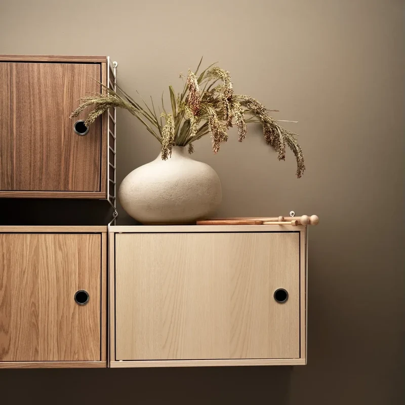 String Schrank mit Schwenktür - String Furniture