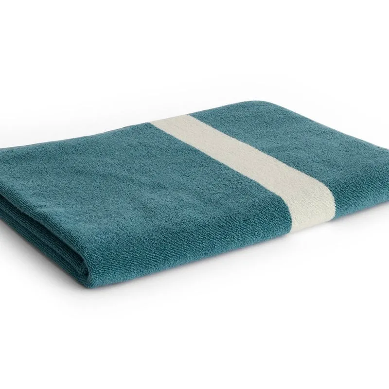 Badelaken „Stripe Petrol Blue“ 100x150cm | Weiche Baumwolle | HAY