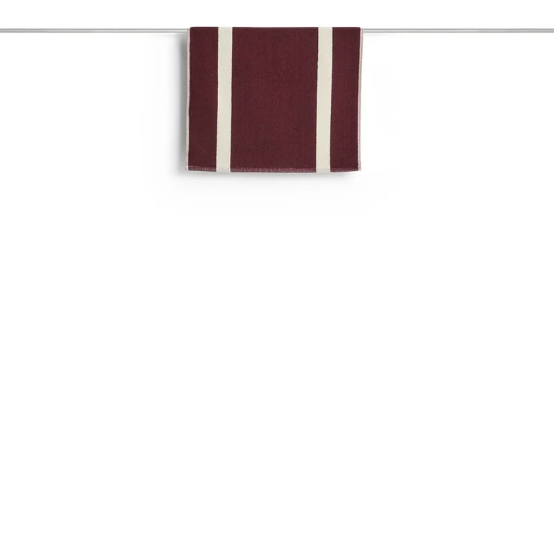 Badematte „Stripe Burgundy“ 50x80cm | Modernes Badezimmer | HAY