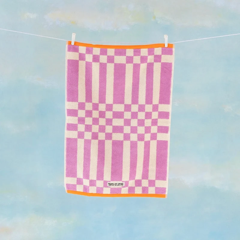 Handtuch “Marina Magenta” 50 × 70 cm | Weiche Bio-Baumwolle | Tarta Gelatina