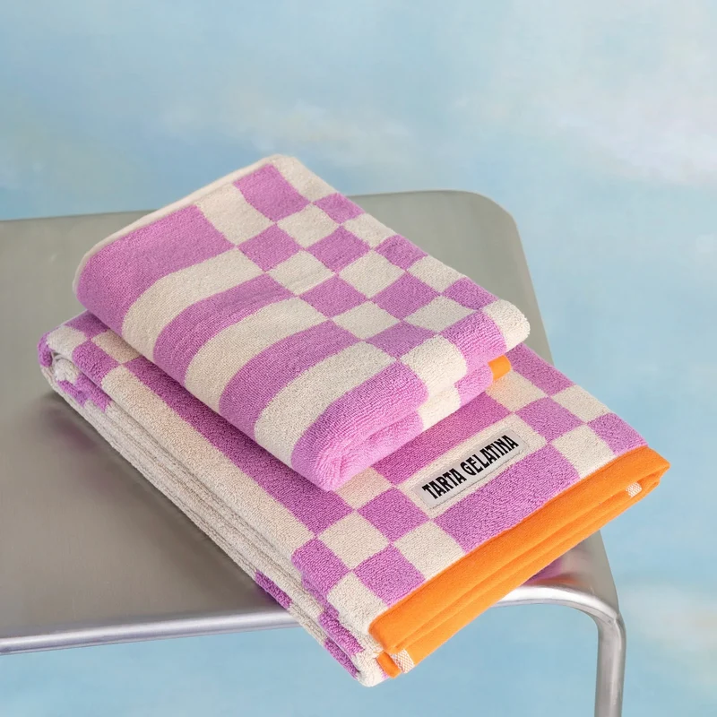 Handtuch “Marina Magenta” 50 × 70 cm | Weiche Bio-Baumwolle | Tarta Gelatina