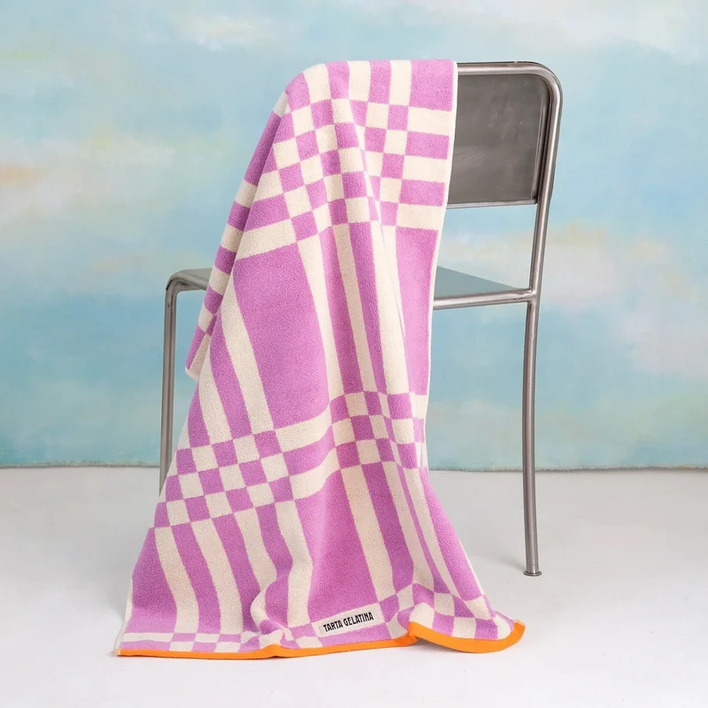 Badetuch “Marina Magenta” 70 × 140 cm | Weiche Bio-Baumwolle | Tarta Gelatina