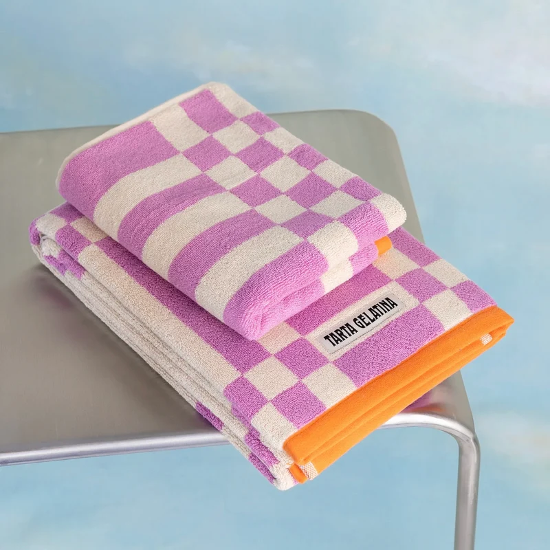 Badetuch “Marina Magenta” 70 × 140 cm | Weiche Bio-Baumwolle | Tarta Gelatina