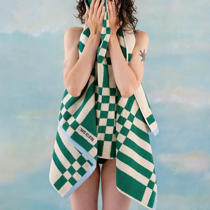 Badetuch “Marina Grün” 70 × 140 cm | Weiche Bio-Baumwolle | Tarta Gelatina