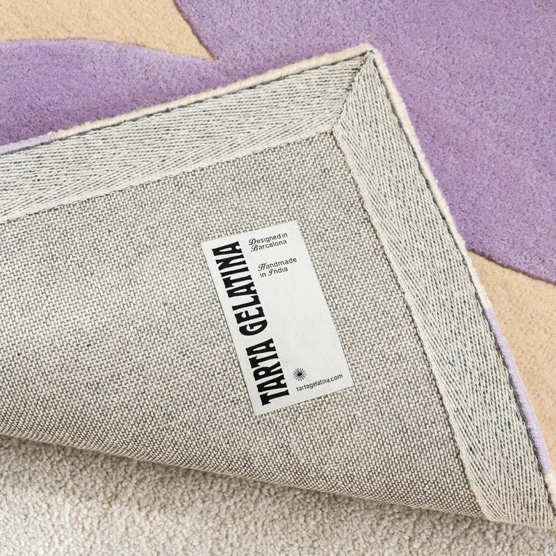 Teppich “Flieder Medium” 60 × 130 cm | Design Teppich | Tarta Gelatina