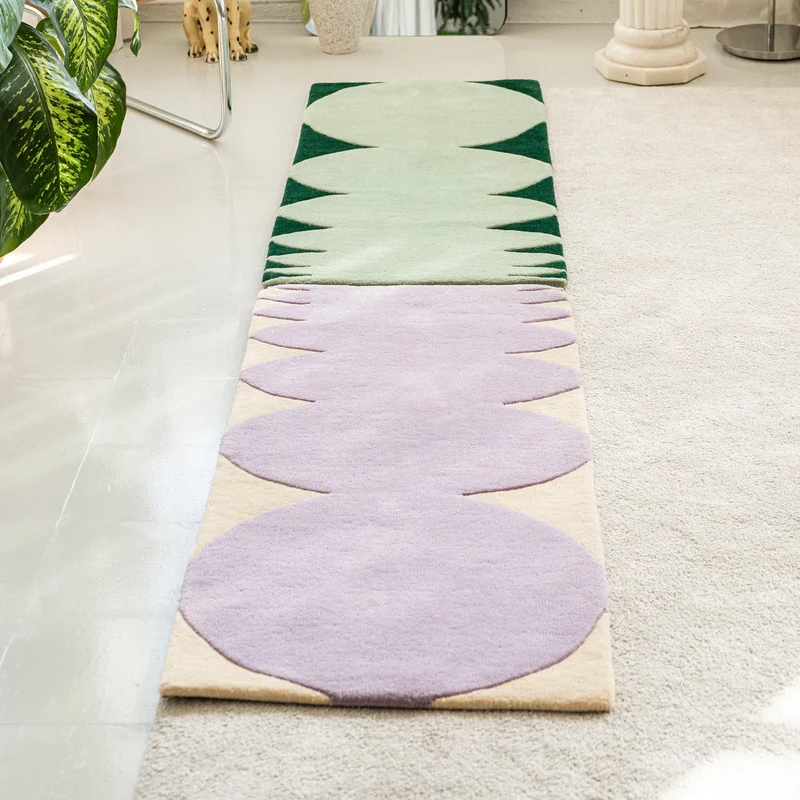 Teppich “Flieder Medium” 60 × 130 cm | Design Teppich | Tarta Gelatina
