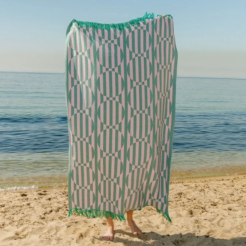 Strandtuch “Water Melon Slushie” 100 × 170 cm | Sommerliches Design | Tarta Gelatina