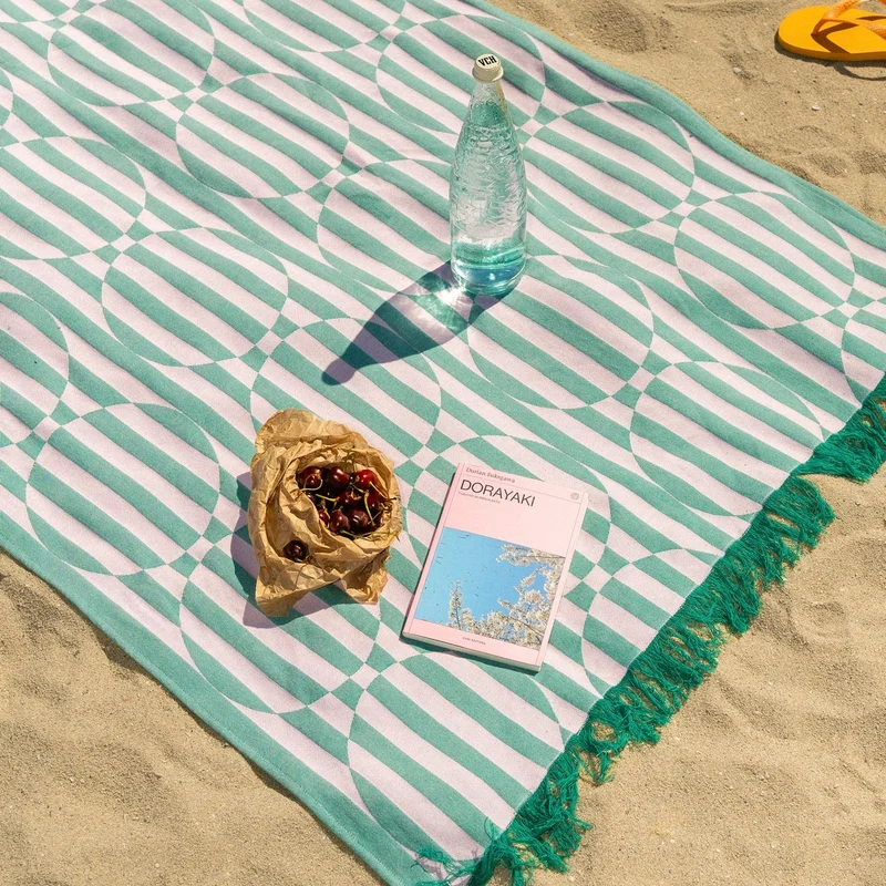 Strandtuch “Water Melon Slushie” 100 × 170 cm | Sommerliches Design | Tarta Gelatina