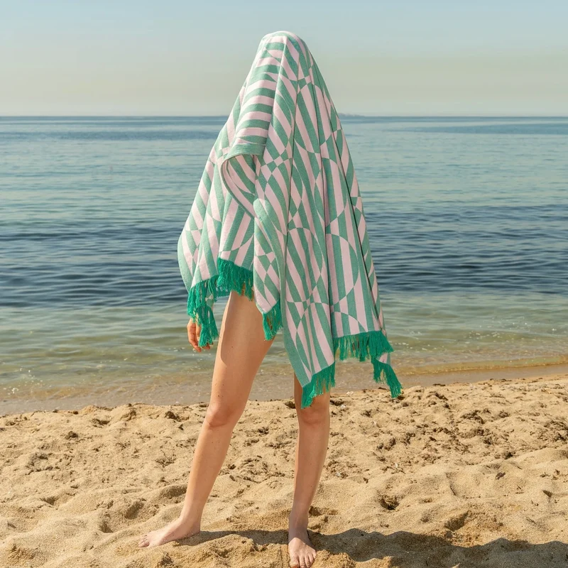 Strandtuch “Water Melon Slushie” 100 × 170 cm | Sommerliches Design | Tarta Gelatina