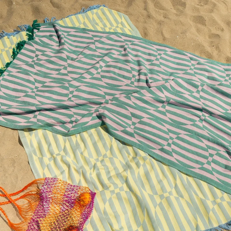 Strandtuch “Water Melon Slushie” 100 × 170 cm | Sommerliches Design | Tarta Gelatina