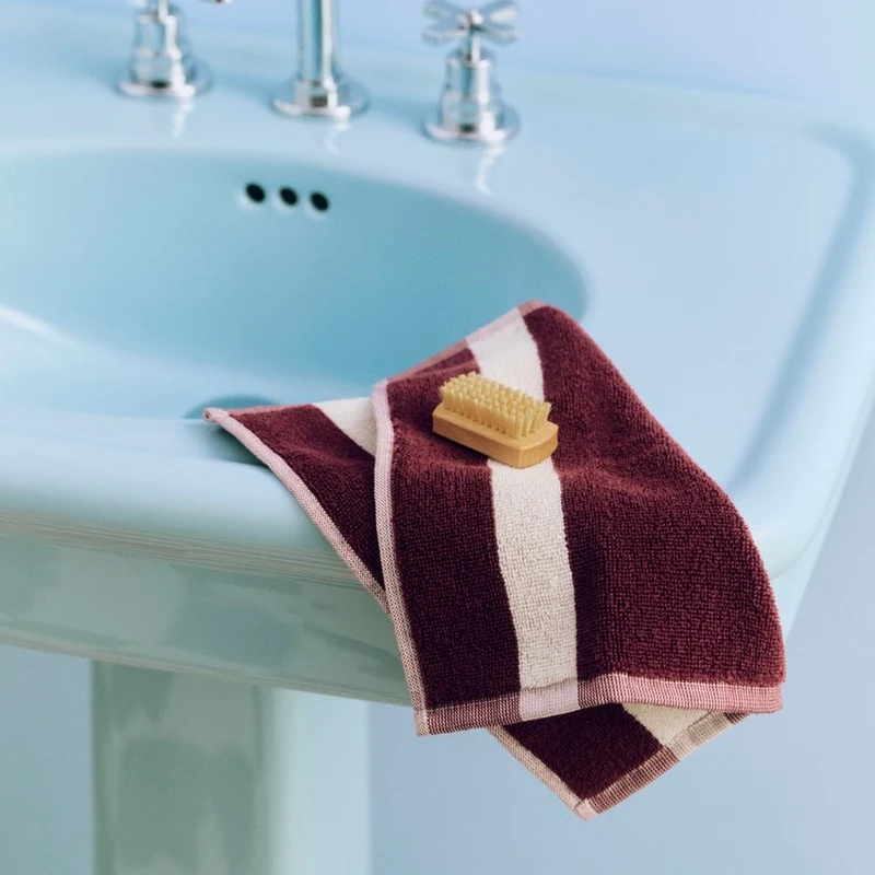Waschlappen „Stripe Burgundy“ 30x30cm | Modernes Bad | HAY