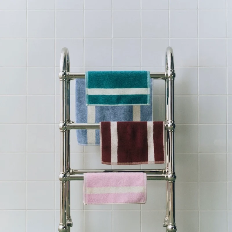 Handtuch „Stripe Burgundy“ 40x60cm | Modernes Bad | HAY
