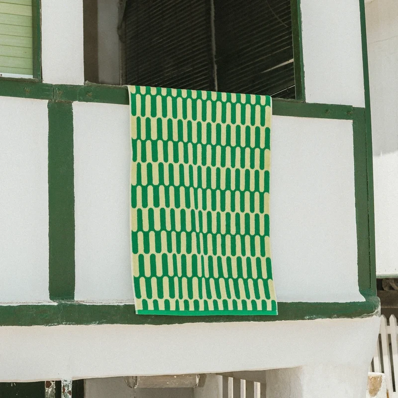Badetuch “Paseo” 70 × 140 cm | Weiche Bio-Baumwolle | Tarta Gelatina