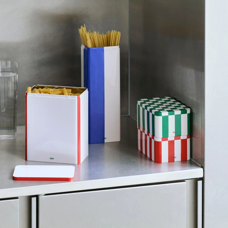 Dose „Tin Container Large“ | Off White & Red | HAY