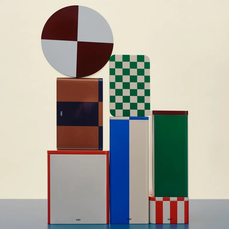 Dose „Tin Container Large“ | Off White & Red | HAY