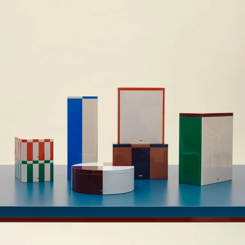 Dose „Tin Container Large“ | Off White & Red | HAY