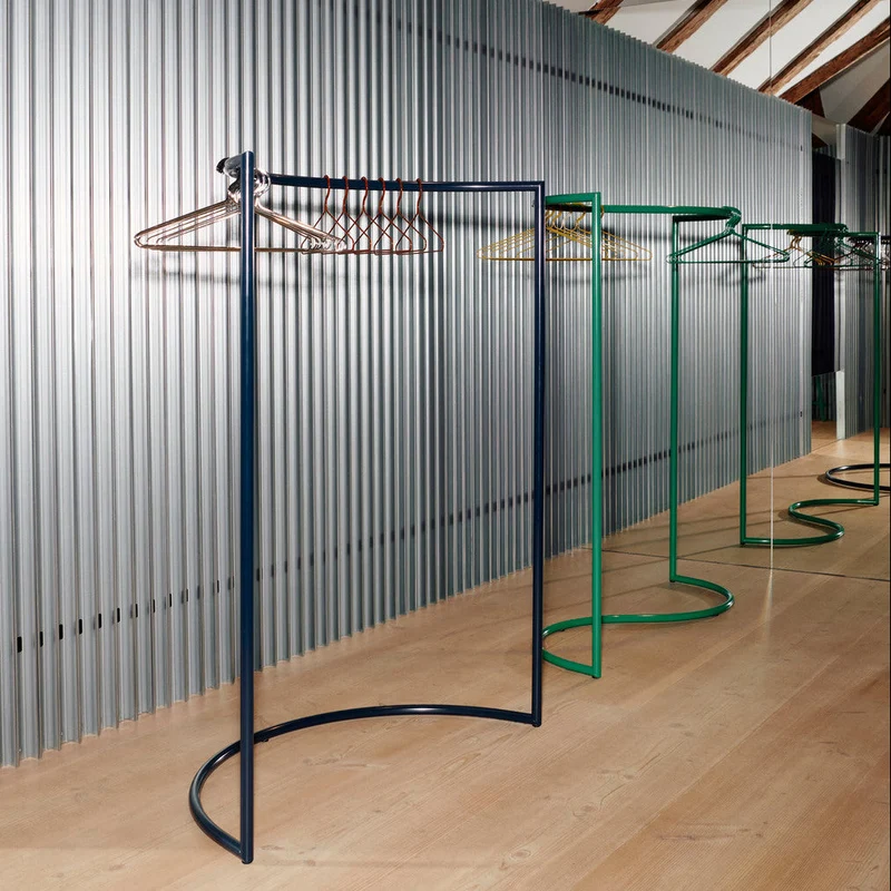 Kleiderbügel „Colour Hanger Mirror“ 3er Set | Glänzend & modern | HAY