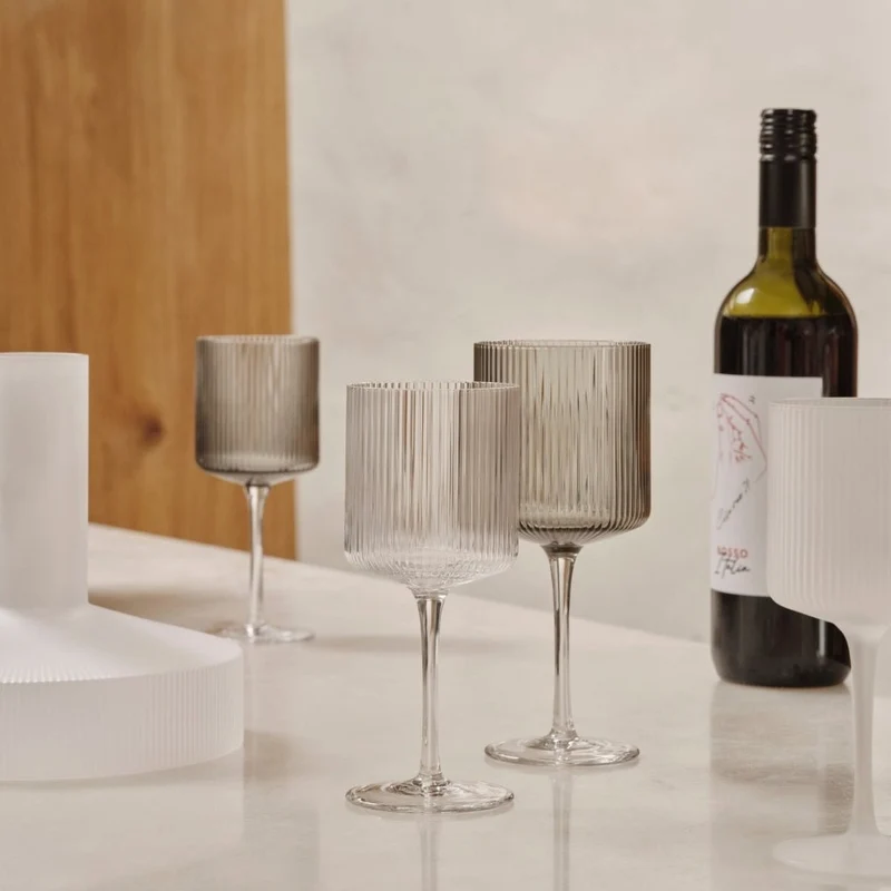 Geriffelte Weißweingläser Ripple 2er Set – ferm LIVING