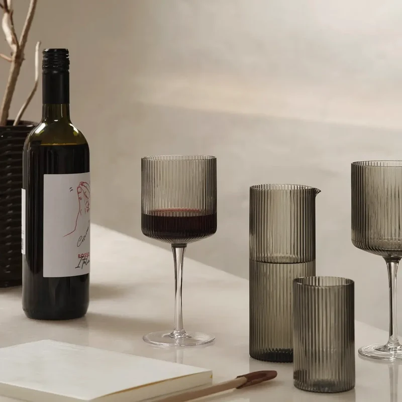 Geriffelte Rotweingläser Ripple 2er Set – ferm LIVING