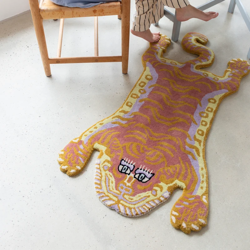 Teppich „Tigress Rug Light Small“ | Teppich in Tigerform | Bongusta