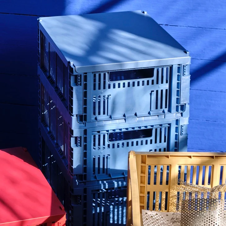 Faltbox „Colour Crate Medium Electric Blue“ | Kräftig & funktional | HAY