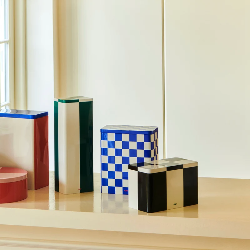 Dose „Tin Container Medium“ | Black & Off-White | HAY