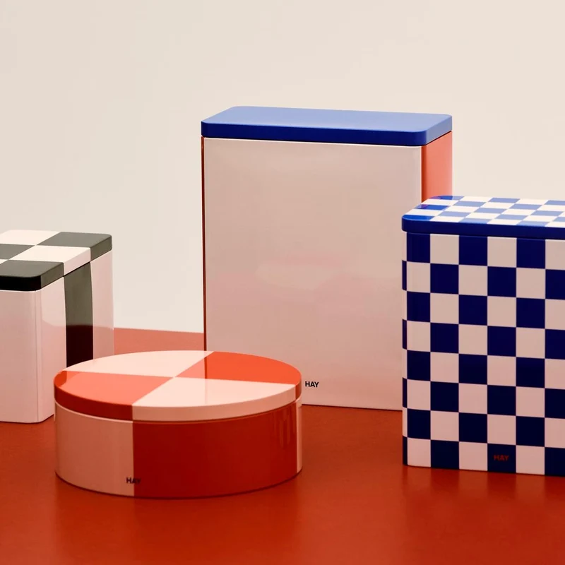 Dose „Tin Container XL“ | Off-White, Blue & Red | HAY