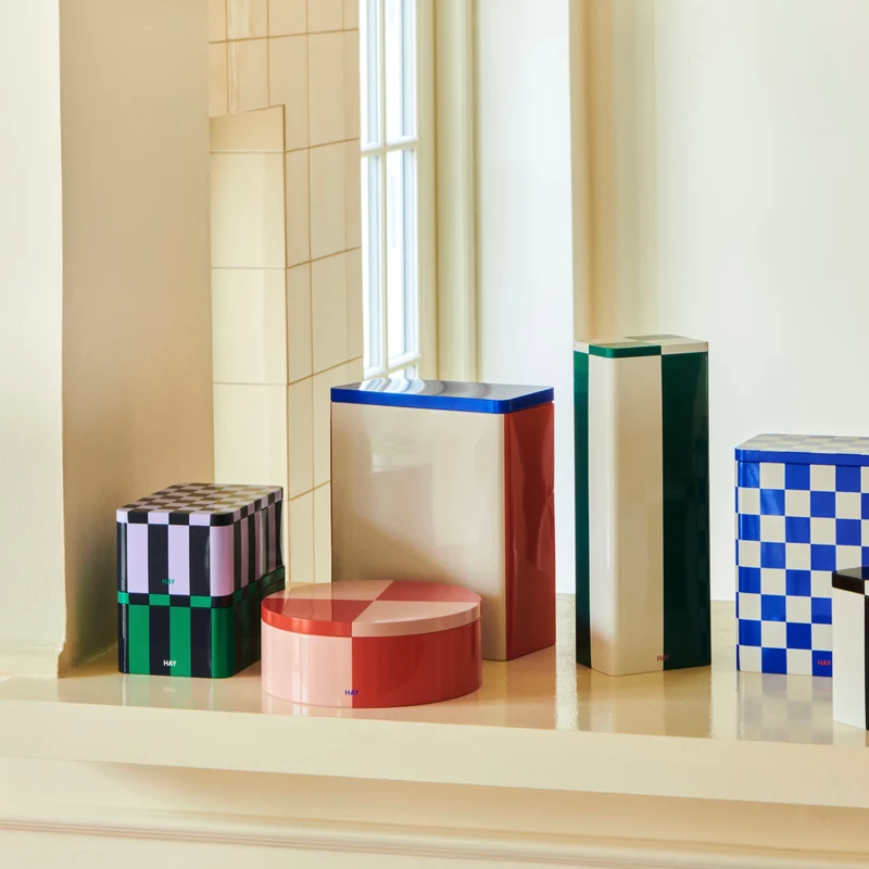 Dose „Tin Container XL“ | Off-White, Blue & Red | HAY