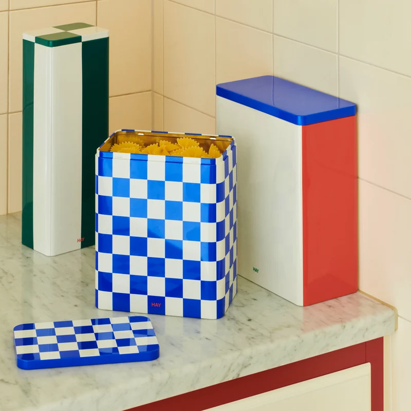 Dose „Tin Container XL“ | Off-White, Blue & Red | HAY