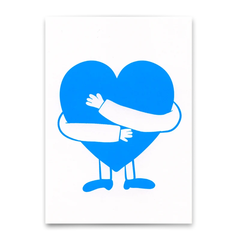 Postkarte "Blue hugged heart" | Schöne Karte für jeden Anlass