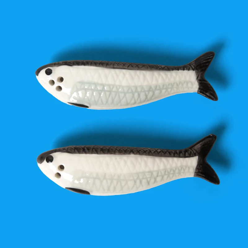 Salz- und Pfefferstreuer "Sardine" von &Klevering | Originelle Fisch-Form aus hochwertigem Keramikdesign