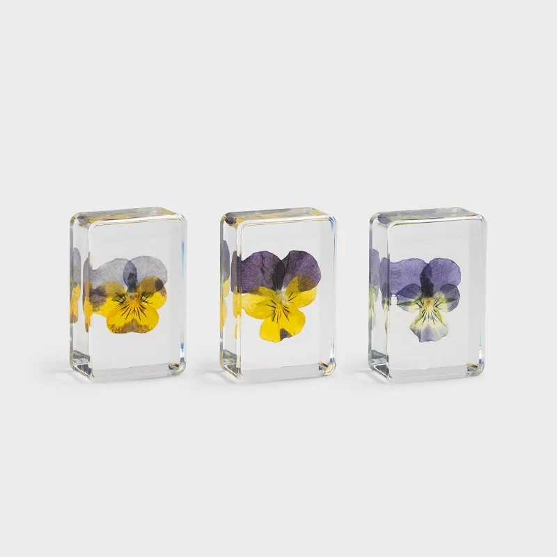 Cube „Violet“ | Dekorativer Resin-Block mit Blume | &Klevering