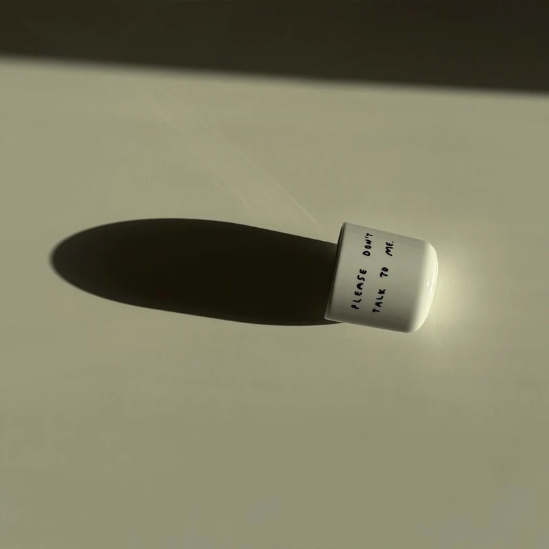 Becher „Please Don't Talk to Me“ | Witziger Spruch | YAHYA Studio