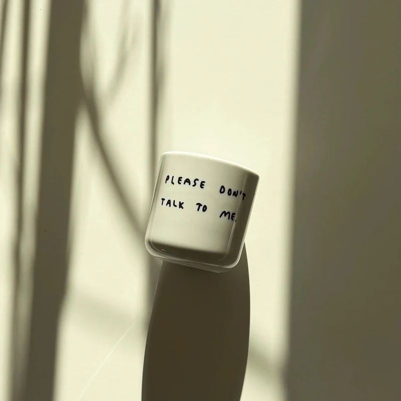 Becher „Please Don't Talk to Me“ | Witziger Spruch | YAHYA Studio
